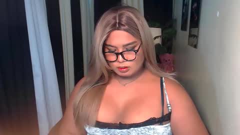 Snapshot of ayesha_amethyst chatting on 12/18/25, 04:13 AYESHA online show from 12/18/25, 04:13