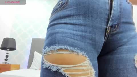 Alyda Jaramillo online show from 09/30/25, 07:08