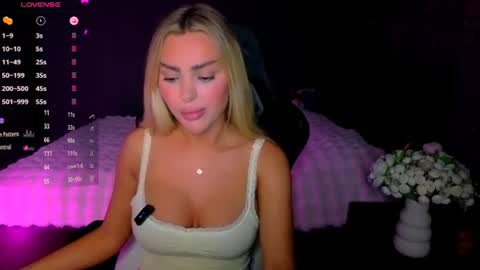 Snapshot of ayla_demir chatting on 06/12/26, 08:08 Ayla Demir online show from 06/12/26, 08:08