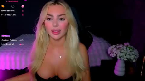 Snapshot of ayla_demir chatting on 06/20/26, 08:00 Ayla Demir online show from 06/20/26, 08:00