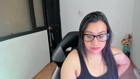 Snapshot of aylaislem chatting on 12/19/25, 05:09 SandyMODELINDEPENDIENT online show from 12/19/25, 05:09