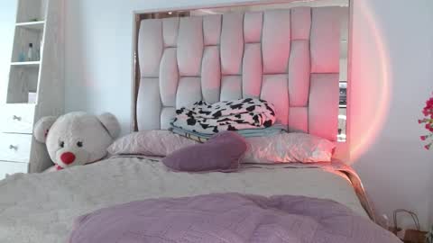 Snapshot of ayleen_m chatting on 11/27/25, 09:06 AYLEEN online show from 11/27/25, 09:06