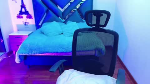 Snapshot of aylin_diazz chatting on 12/13/24, 01:37 Aylin online show from 12/13/24, 01:37