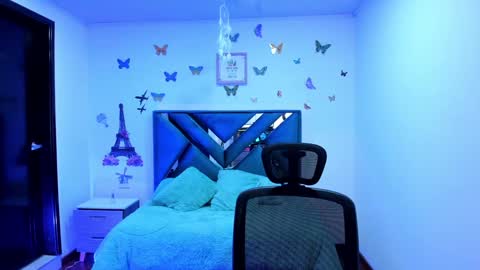 Snapshot of aylin_diazz chatting on 12/28/24, 09:19 Aylin online show from 12/28/24, 09:19