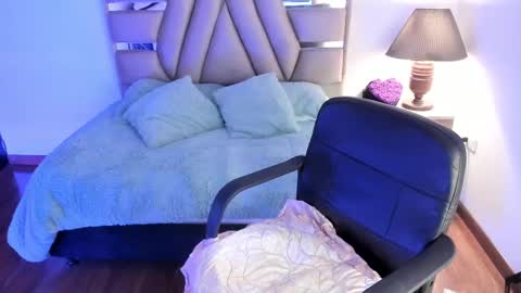 Snapshot of aylin_diazz chatting on 03/03/25, 09:05 Aylin online show from 03/03/25, 09:05