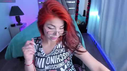 Snapshot of aylin_diazz chatting on 11/14/25, 03:00 Aylin online show from 11/14/25, 03:00