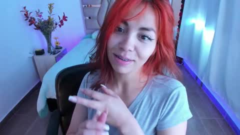 Snapshot of aylin_diazz chatting on 11/29/25, 02:20 Aylin online show from 11/29/25, 02:20