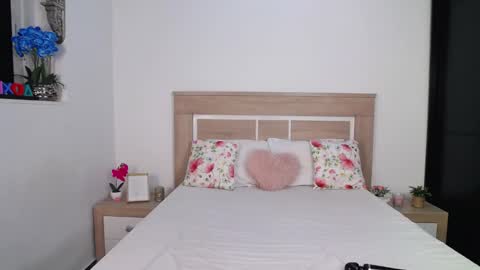 Aylin Ross online show from 11/03/25, 08:32