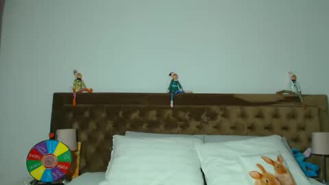 Aylin online show from 11/15/25, 06:00