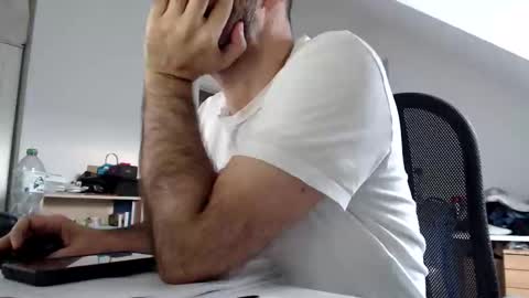 Snapshot of aylinniyerim chatting on 11/26/25, 09:32 aylinniyerim online show from 11/26/25, 09:32