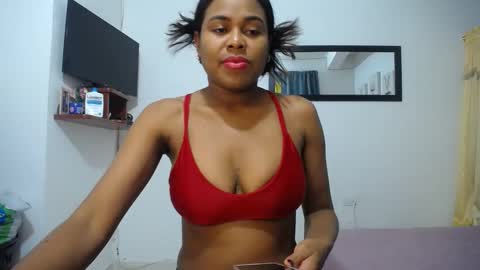 Snapshot of aynaraross1 chatting on 02/02/25, 04:59 aynaraross1 online show from 02/02/25, 04:59