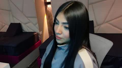 Aysel online show from 10/19/25, 09:37