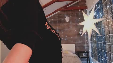 azaliaswallows online show from 02/15/25, 05:07