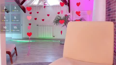 azaliaswallows online show from 04/08/26, 10:48