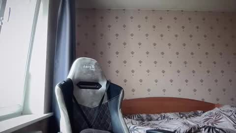 Snapshot of azazelmax chatting on 10/17/25, 08:17 azazelmax online show from 10/17/25, 08:17