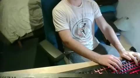 Snapshot of azdert2100 chatting on 11/11/25, 10:04 azdert online show from 11/11/25, 10:04