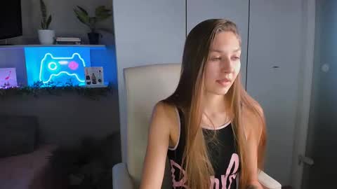 Snapshot of azeliaclark chatting on 01/11/25, 01:43 Sofia online show from 01/11/25, 01:43