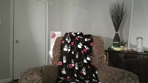 azell19 online show from 01/30/25, 07:37