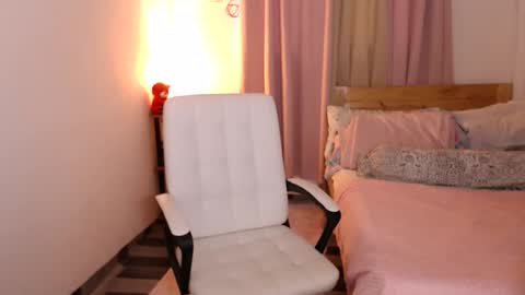 Lina online show from 12/17/25, 01:33