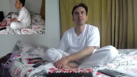 Snapshot of aziel_xxx chatting on 02/19/25, 02:33 AZIEL online show from 02/19/25, 02:33