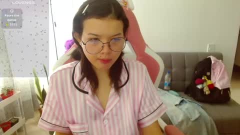 Snapshot of azu_chan chatting on 06/06/26, 12:32 Azu online show from 06/06/26, 12:32