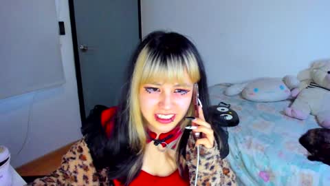 Snapshot of azu_moure chatting on 12/29/24, 09:52 Azu Moure online show from 12/29/24, 09:52