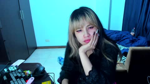 Snapshot of azu_moure chatting on 01/10/25, 10:50 Azu Moure online show from 01/10/25, 10:50