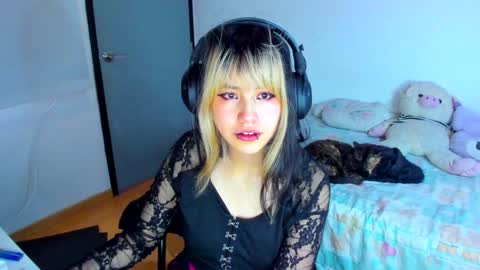 Snapshot of azu_moure chatting on 01/14/25, 11:53 Azu Moure online show from 01/14/25, 11:53