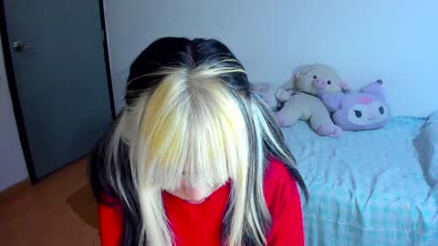 Snapshot of azu_moure chatting on 01/30/25, 08:01 Azu Moure online show from 01/30/25, 08:01