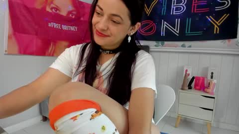 Azucena R online show from 10/08/25, 02:14