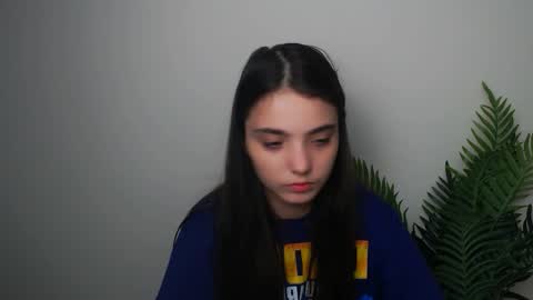 azumi_chan_ online show from 09/18/25, 08:55