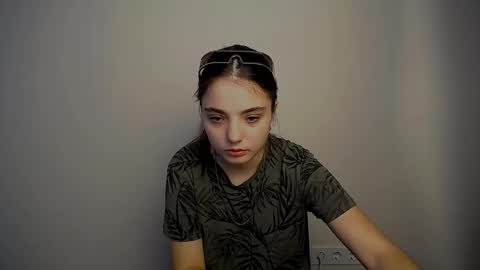 azumi_chan_ online show from 09/25/25, 07:45