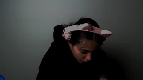 azumi_chan_ online show from 10/02/25, 09:11