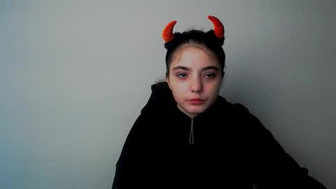 azumi_chan_ online show from 10/09/25, 10:24