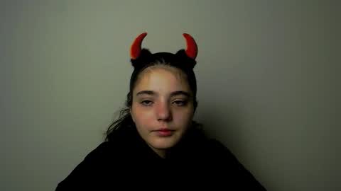 azumi_chan_ online show from 10/16/25, 10:11