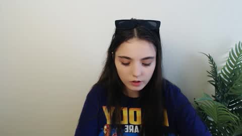 azumi_chan_ online show from 10/18/25, 07:31