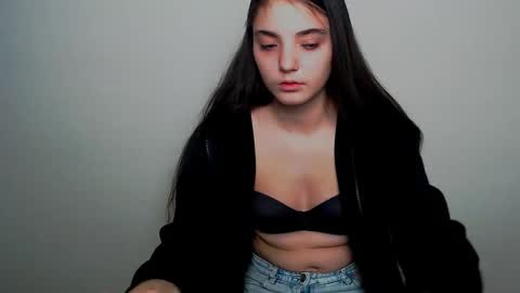 azumi_chan_ online show from 10/23/25, 02:44