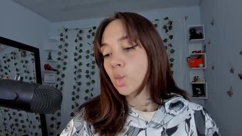 azumi saan online show from 12/19/25, 02:40