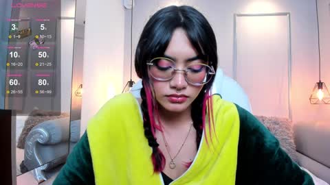 Azura online show from 01/11/25, 12:12