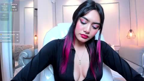 Azura online show from 02/08/25, 10:51