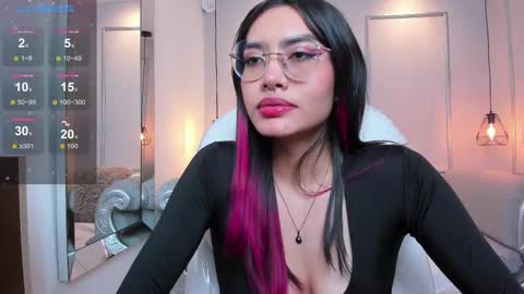 Azura online show from 03/05/25, 11:49