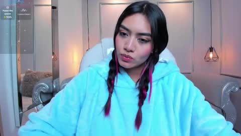 Azura online show from 03/10/25, 10:45