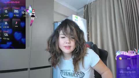 Snapshot of azure_moon chatting on 02/27/25, 10:09 azure_moon online show from 02/27/25, 10:09