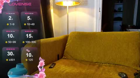 Snapshot of azurea69 chatting on 10/17/25, 10:23 Azurea69 online show from 10/17/25, 10:23