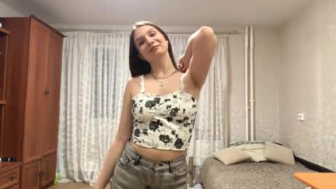 Snapshot of azziesmeathers chatting on 04/05/26, 05:10 Stefania online show from 04/05/26, 05:10