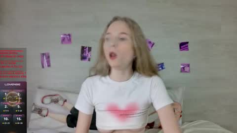 b4by_emilia online show from 09/17/25, 05:20