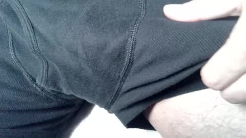 Snapshot of b4dman_ chatting on 10/17/25, 04:37 OneHitWonderr online show from 10/17/25, 04:37