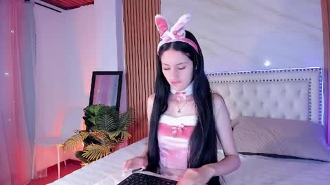 Snapshot of b_waynne chatting on 04/01/26, 11:55 BARBIE online show from 04/01/26, 11:55