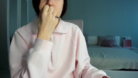 Monica online show from 09/17/25, 12:34