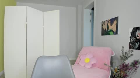 Monica online show from 09/25/25, 12:58